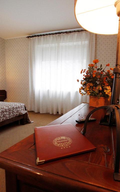 Hotel Antares Arona Exteriör bild