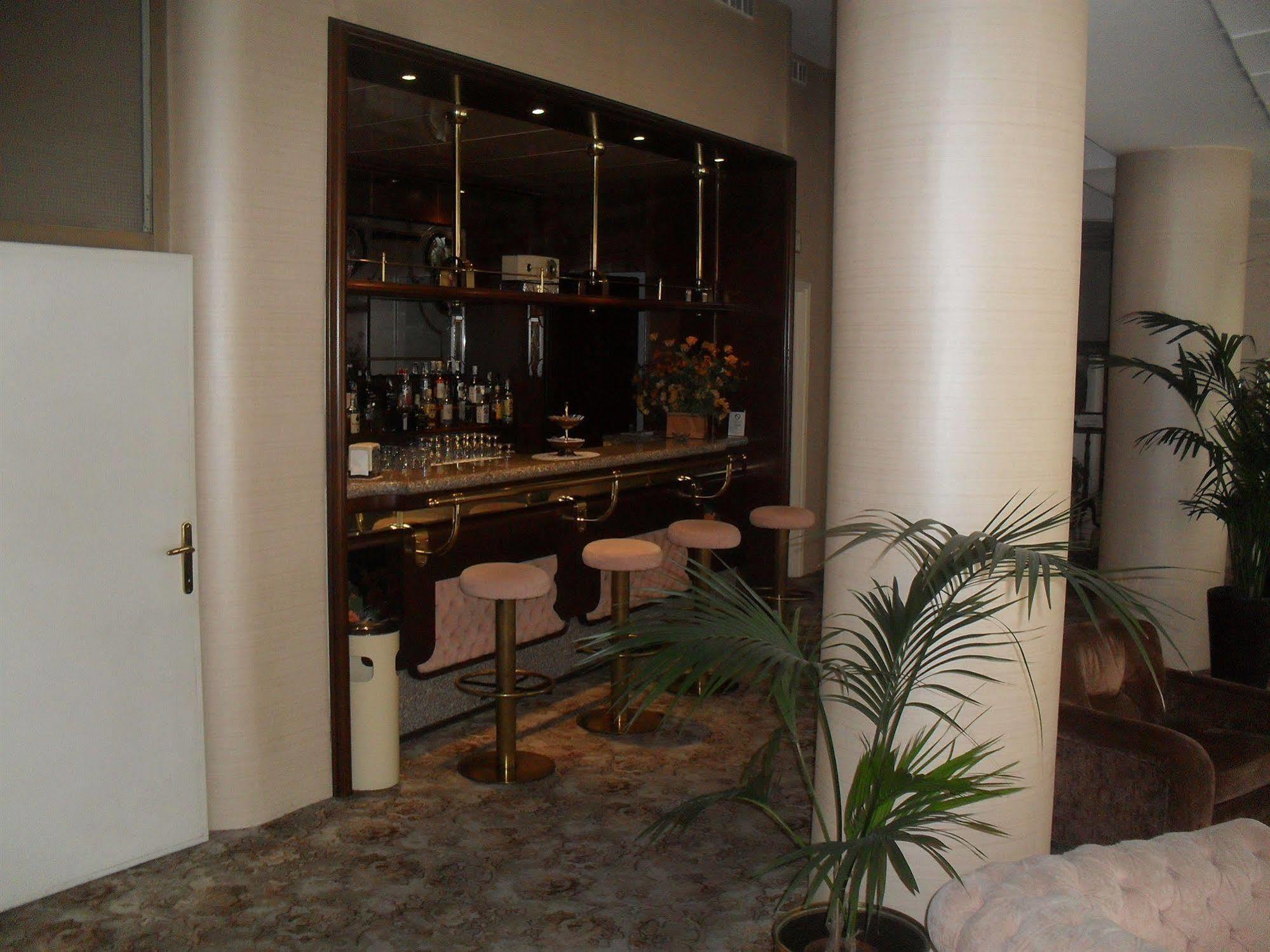 Hotel Antares Arona Exteriör bild